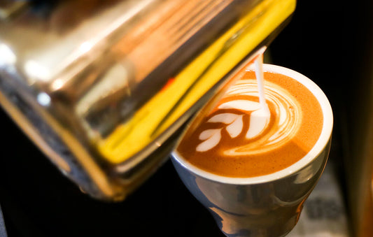 pouring latte art